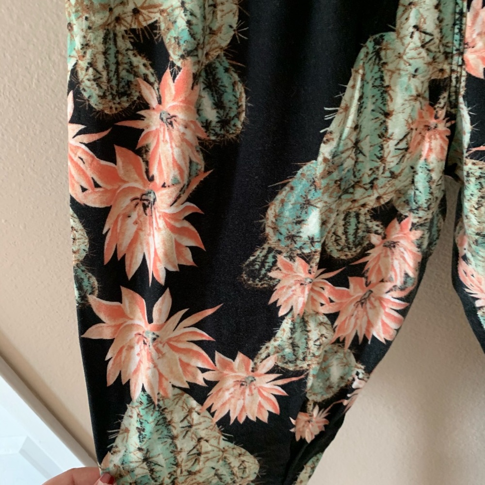 Agnes and Dora cactus leggings size large